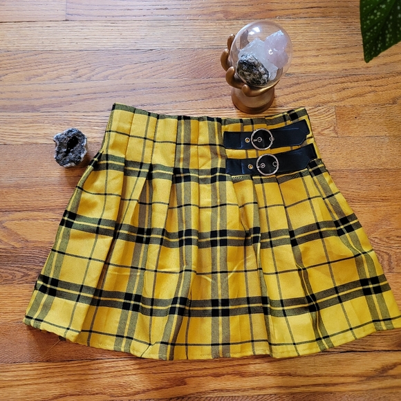 Forever 21 Dresses & Skirts - Pleated skirt with belt